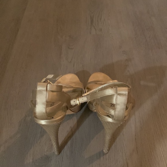 Bebe size 8 satin and snakeskin high heels, light champagne color - Picture 7 of 9